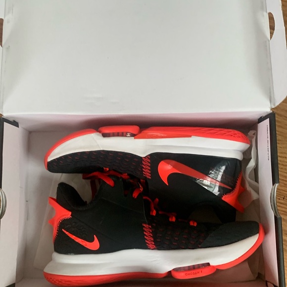 Lebron witness V basketball shoe like new - Picture 1 of 8